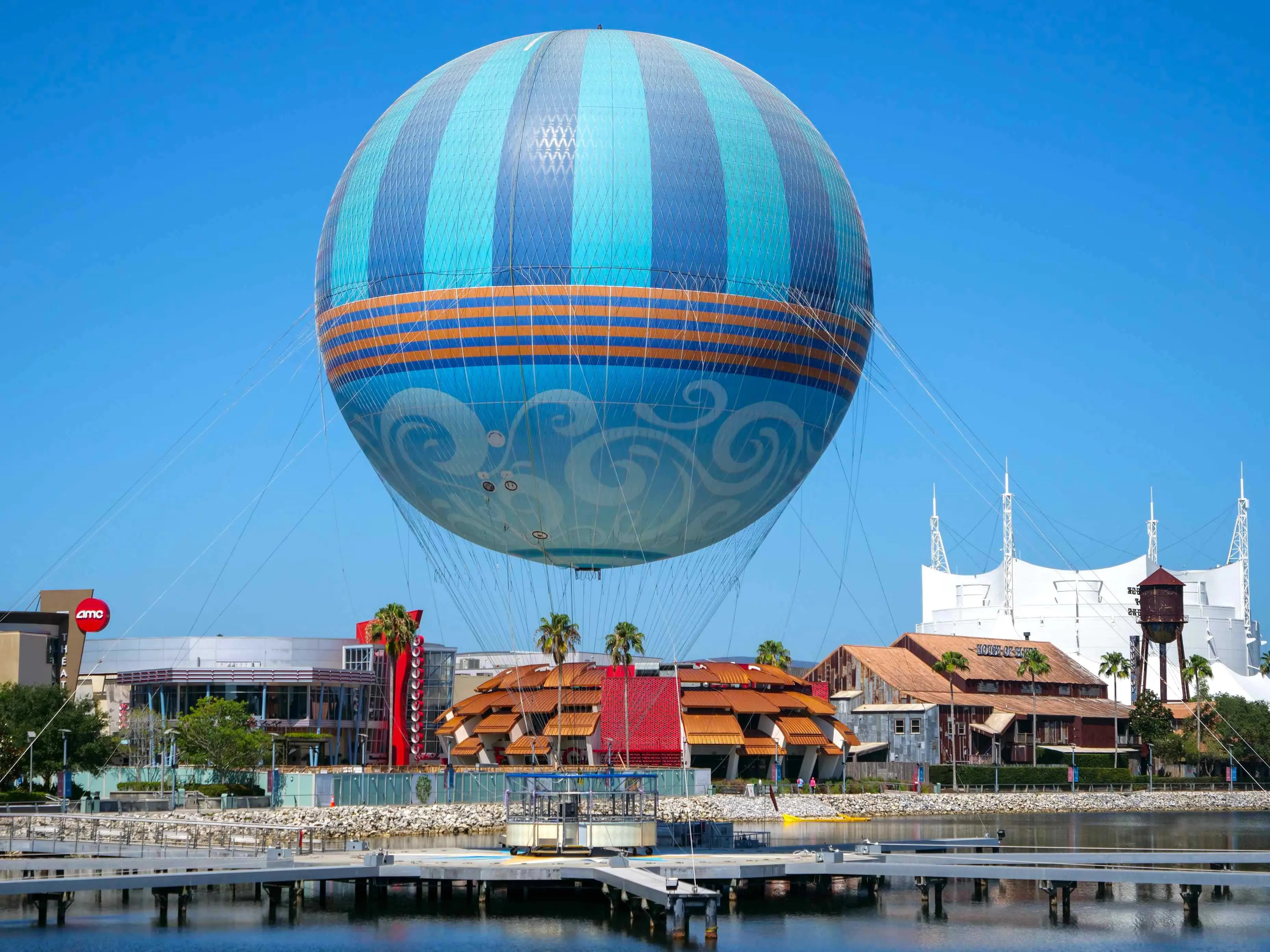 Foto del globo de Disney Springs