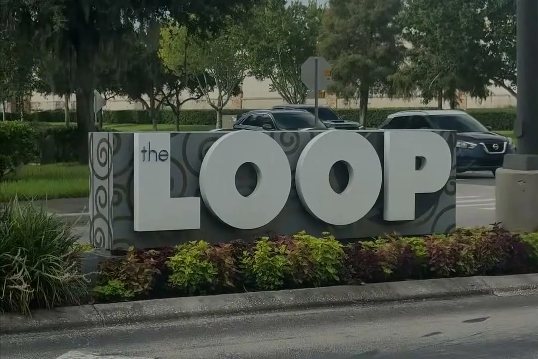 Cartel de The Loop, el centro de compras de Kissimmee cerca de Disney