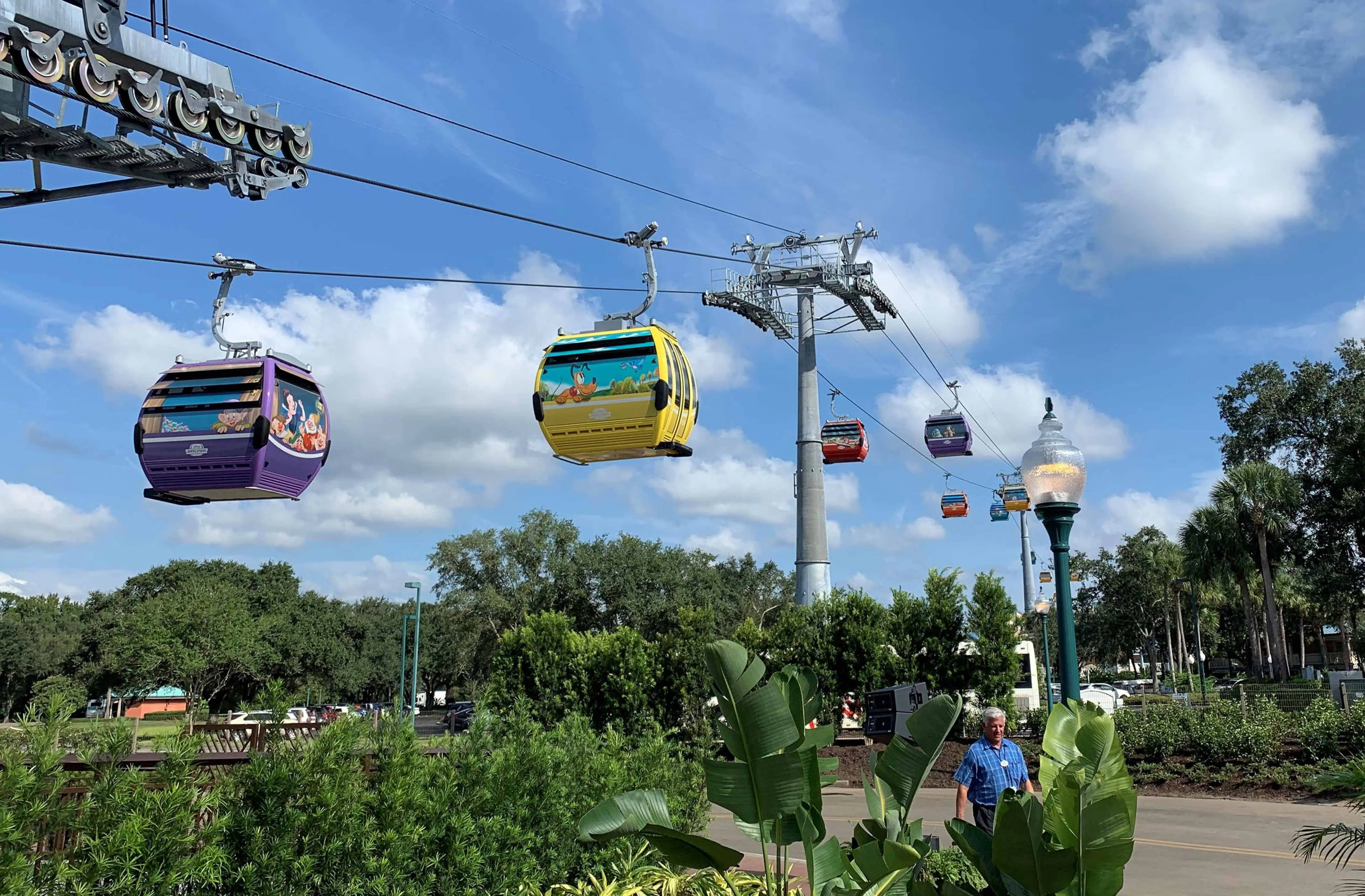 imagen del disney skyliner de disney orlando