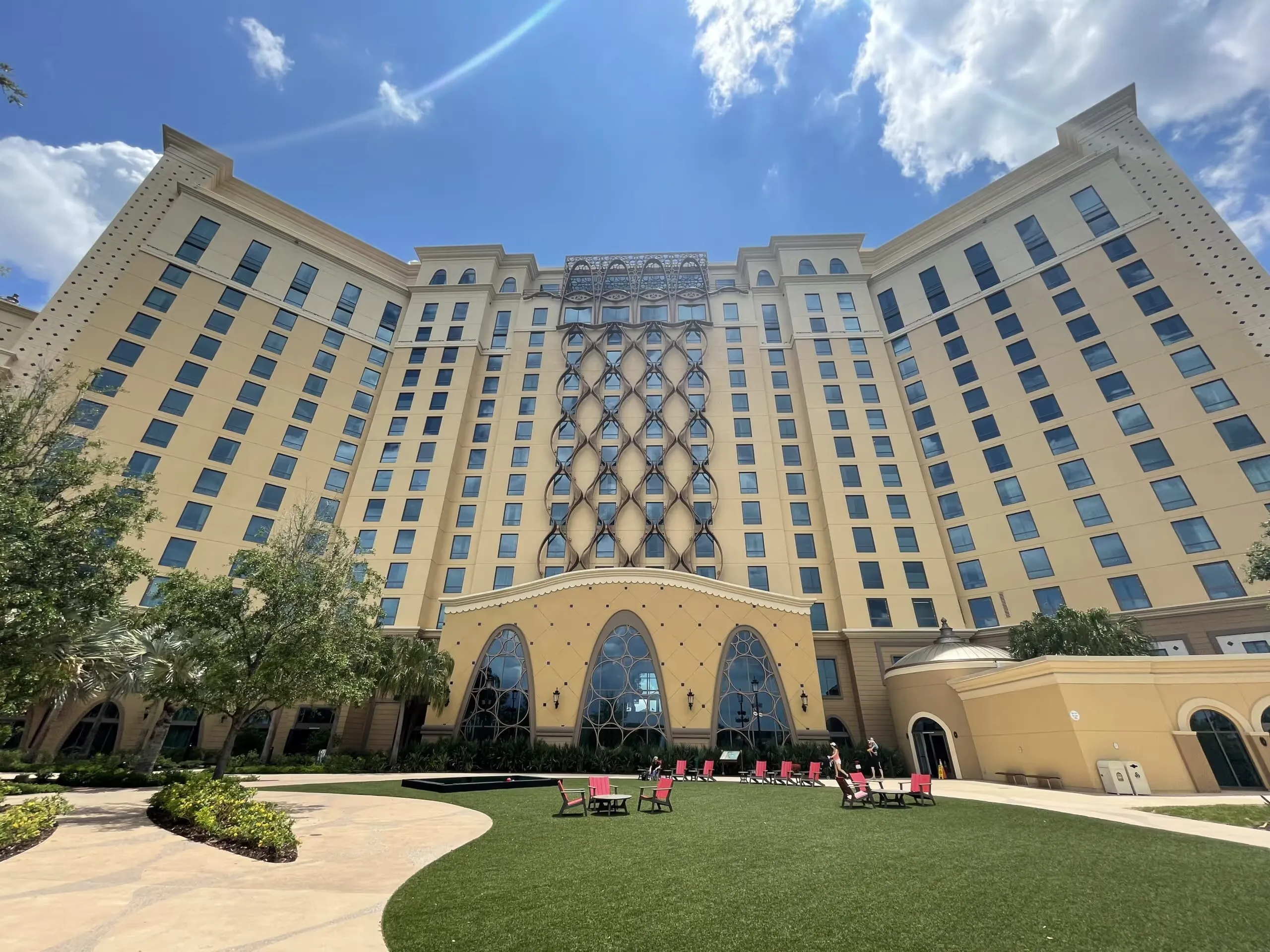 Fachada del hotel Disney's Coronado Springs Resort en Orlando