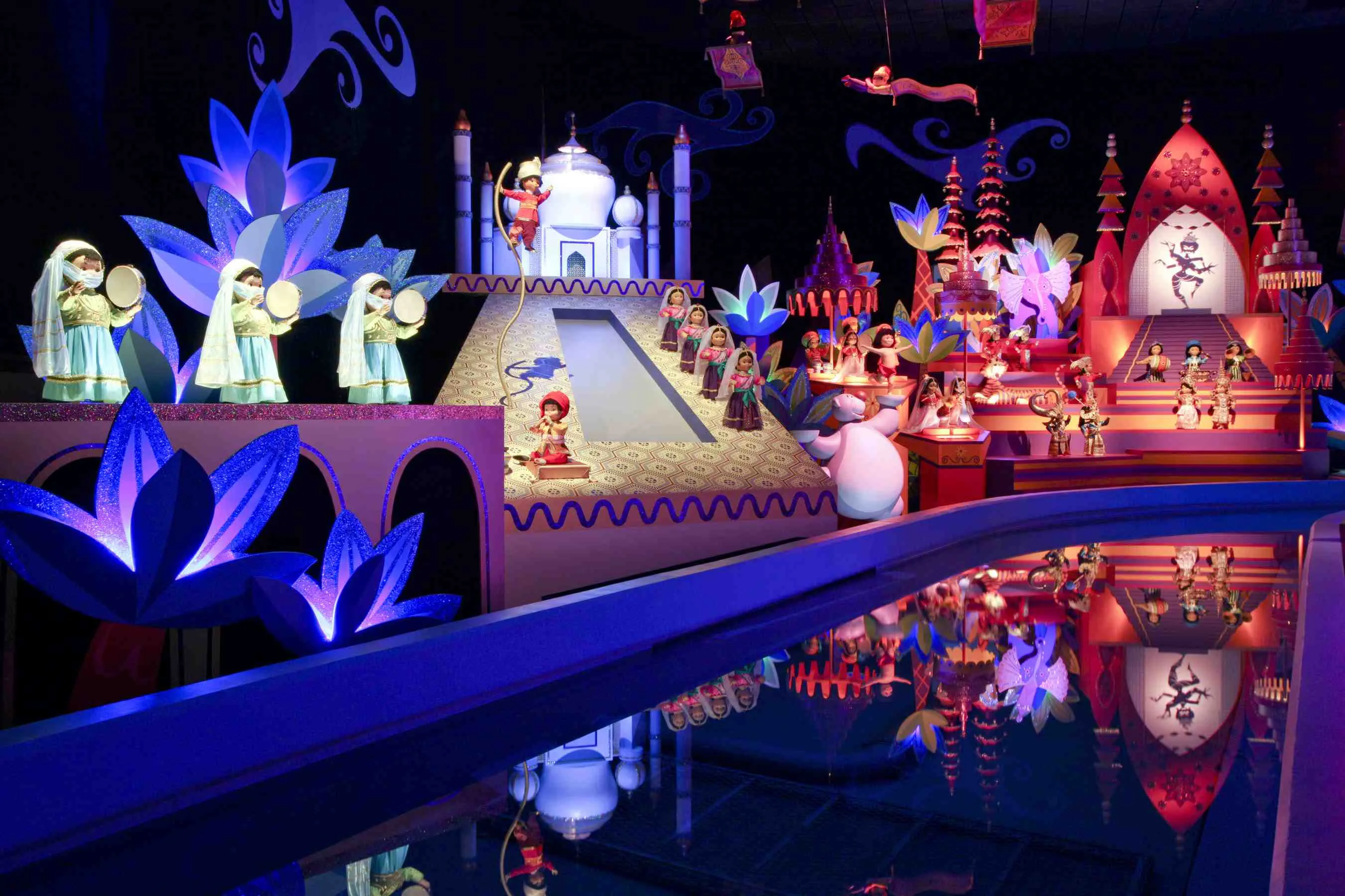 imagen de la atraccion it's a small world en magic kingdom