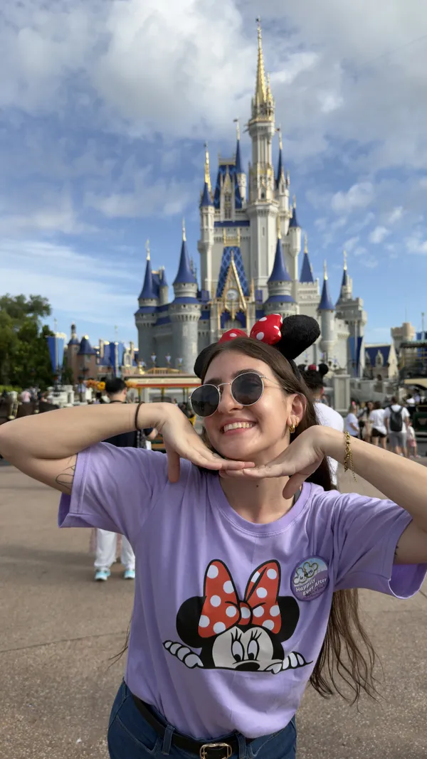 Sofi, agente de viajes de Disney y Universal, en los parques de Orlando