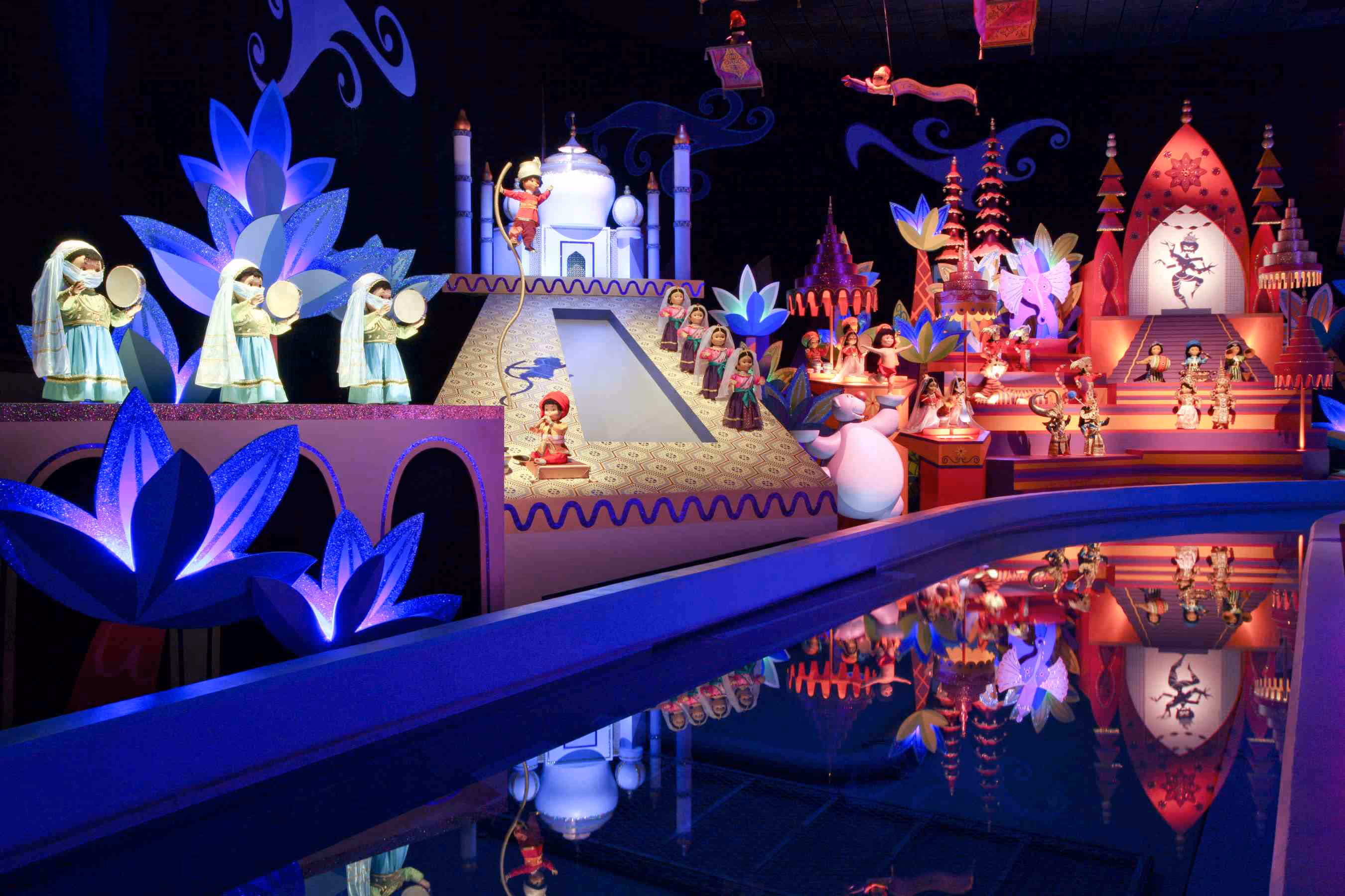 imagen de la atraccion it's a small world en magic kingdom