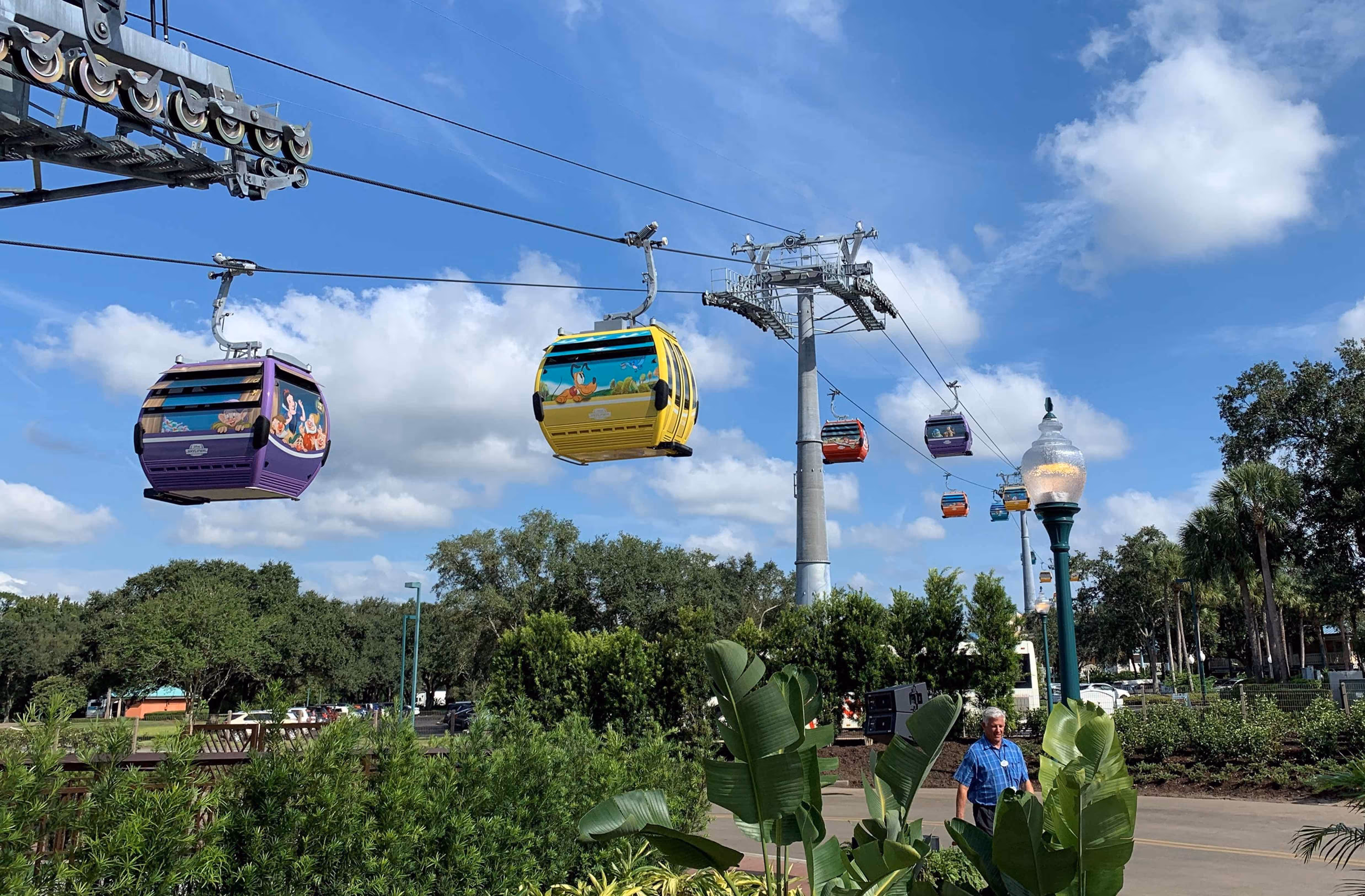 imagen del disney skyliner de disney orlando